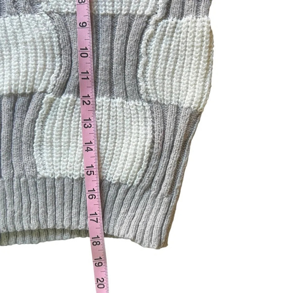 Aster Color Block Cropped Sweater White Gray Size Small - Picture 8 of 9